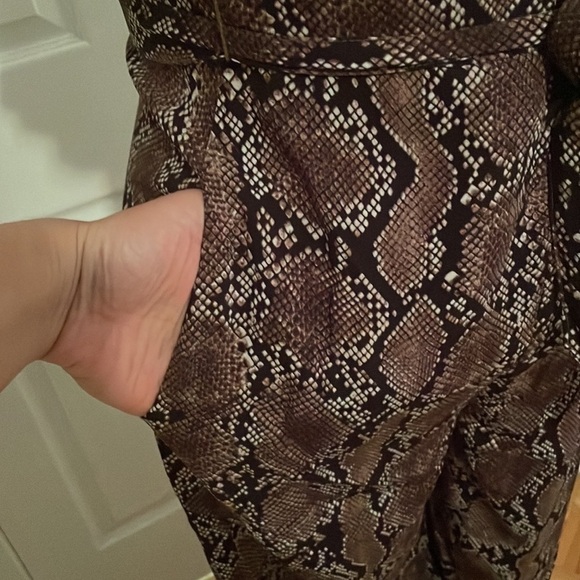 Aritzia Babaton Brown Snake Print Strapless Flutter Jumpsuit Size 8 - Picture 7 of 11